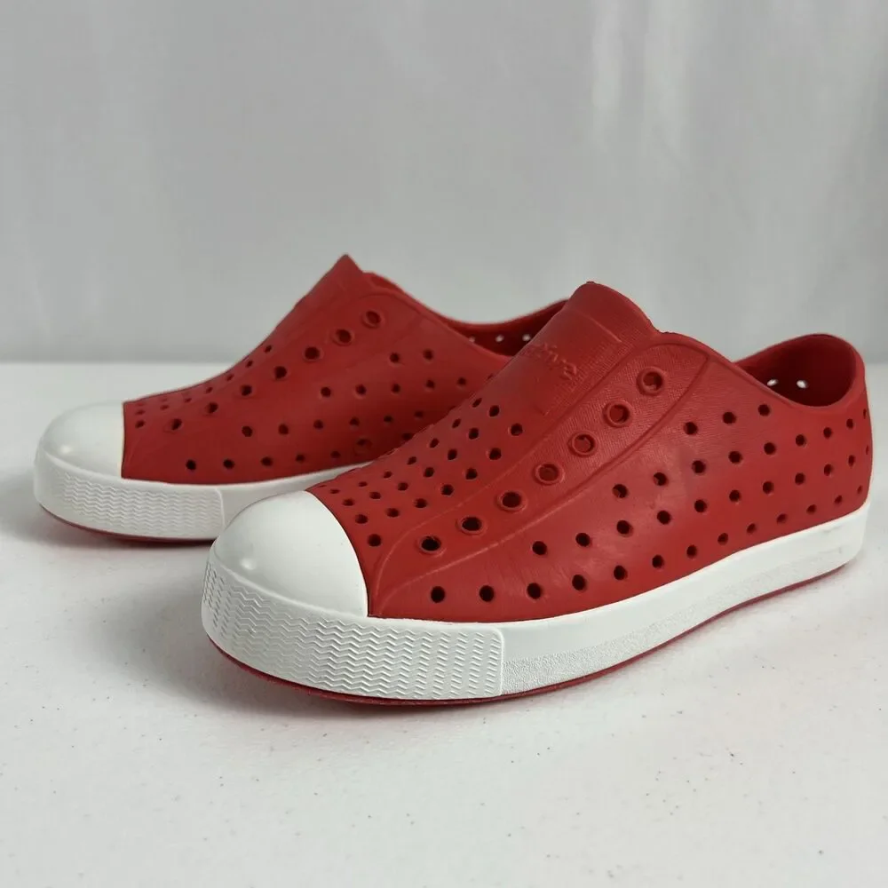 Native UNISEX Jefferson Kids/Youth (Ruby Red/ Shell White) size J1